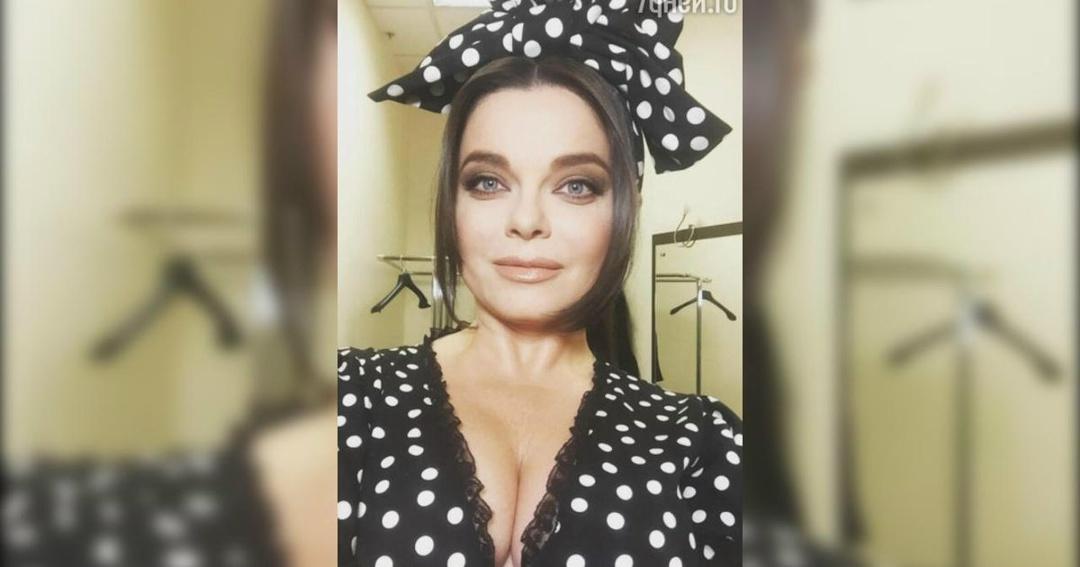 Наташа Королёва показала фотографию родной сестры Ирины (более известной под псевдонимом Руся), которая уже много лет живёт в США. Снимок 57-летней родственницы артистка опубликовала в личном блоге в запрещённой соцсети.