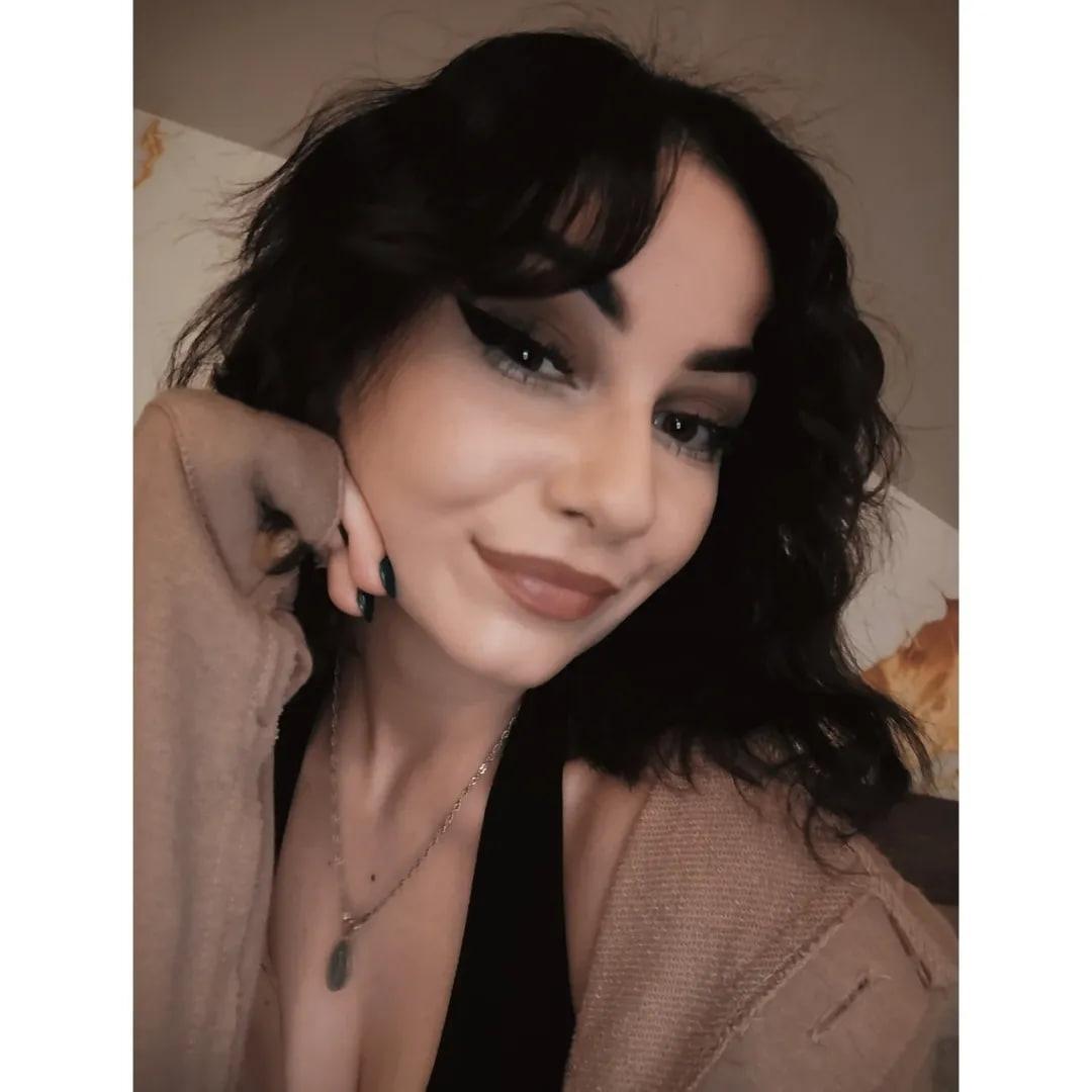 Приветик. Мне 26 лет. Милая красивая, скромная.