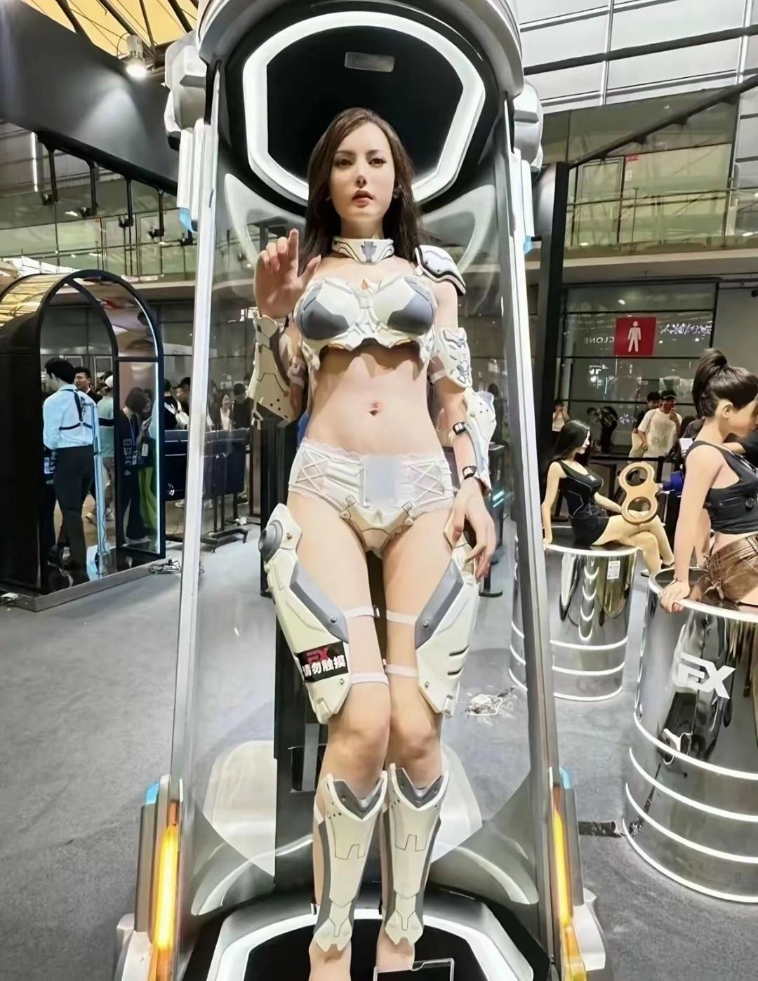 Роботы на Всемирной выставке в Шанхае уже выглядят настолько реалистично, что их легко спутать с людьми