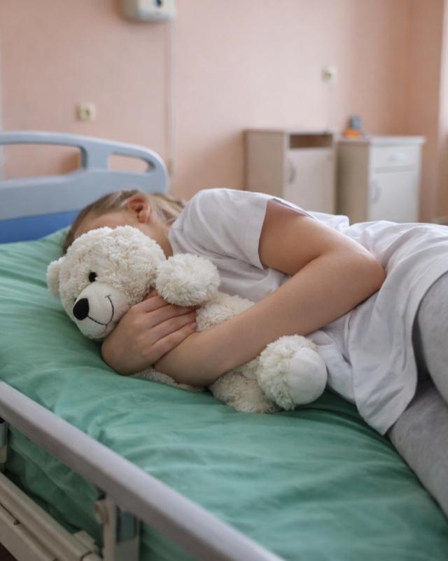 В Омске школьница несколько недель подряд жаловалась на головную боль по утрам.