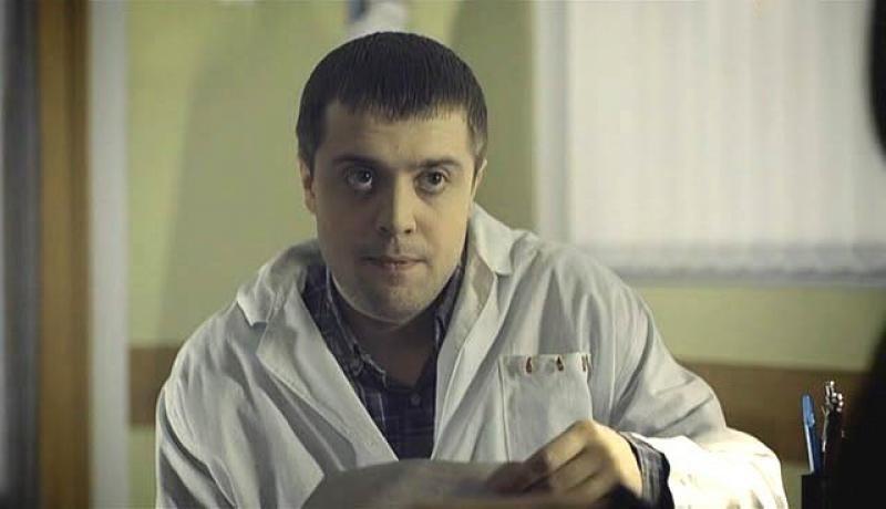 Александр Ильин-младший, сыгравший Семена Лобанова в сериале «Интерны», стал отцом в третий раз: у него и его жены Юлии Мартыновой родилась долгожданная дочь.