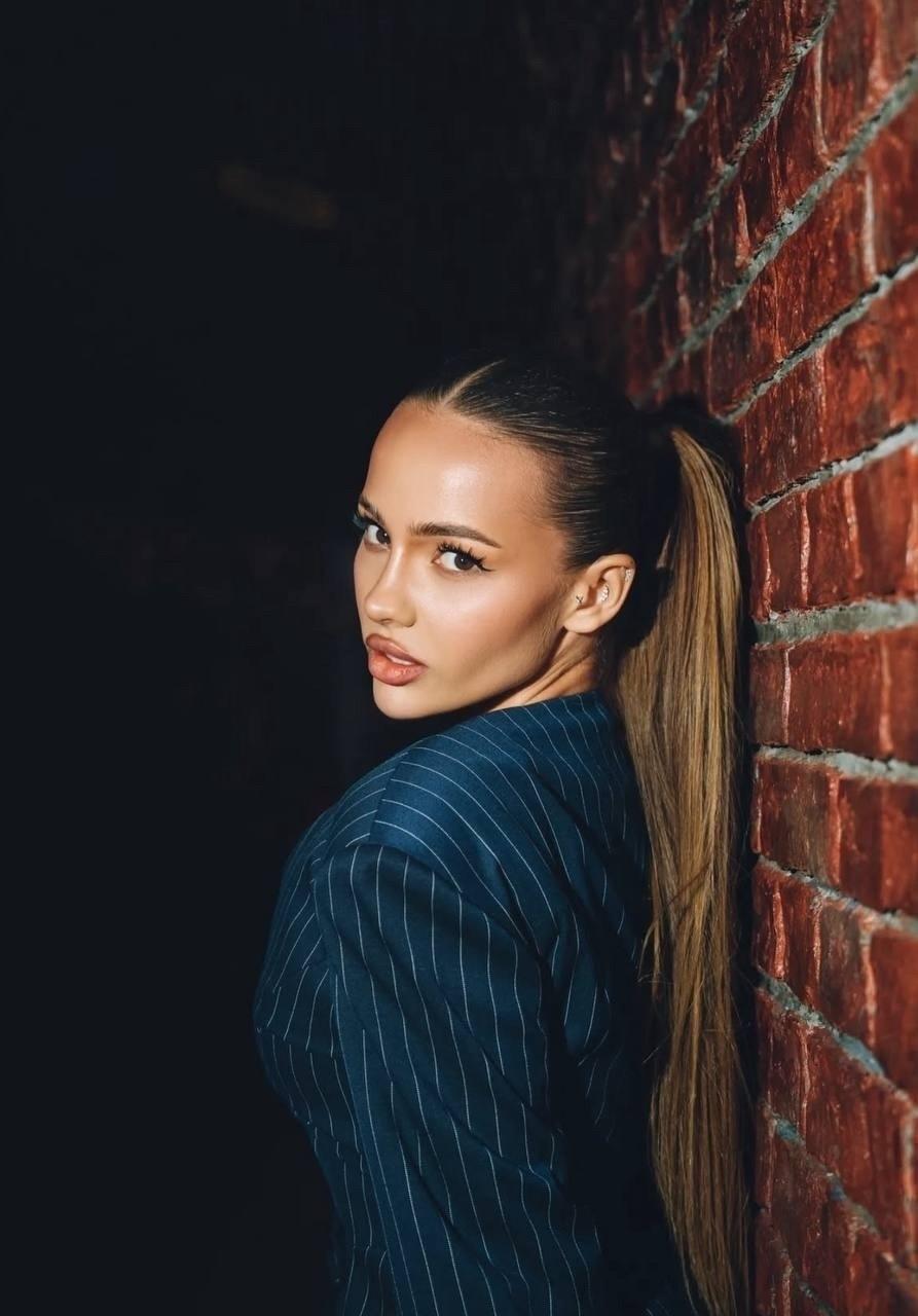 Егор Крид опубликовал снимки с девушкой, которая сильно напоминает Валю Карнавал 😳