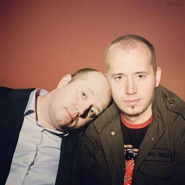 10 российских звезд в одном кадре с самими собой в юности — редкое и невероятно трогательное зрелище! На этих фотографиях можно увидеть, какими были наши любимые артисты, певцы и актеры в молодости, когда они только начинали свой путь к славе.