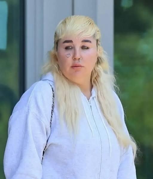 Вы помните Аманду Байнс? Ту самую актрису из фильмов «Чего хочет девушка» и «Она — мужчина», на которую в 2000-х смотрели миллионы поклонников? Прекрасные черты лица, спортивная фигура и голливудская улыбка — ей пророчили блестящую карьеру.