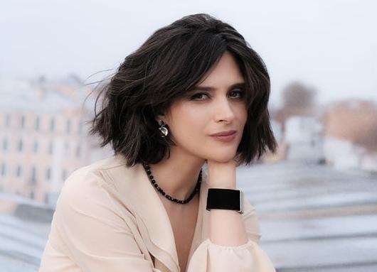 Женя Любич отмечает фаянсовую свадьбу! Певица поделилась нежными воспоминаниями о дне бракосочетания с Дмитрием Кончаковским, которое состоялось 9 лет назад. За это время семья значительно выросла: сейчас пара воспитывает дочь и двоих сыновей.