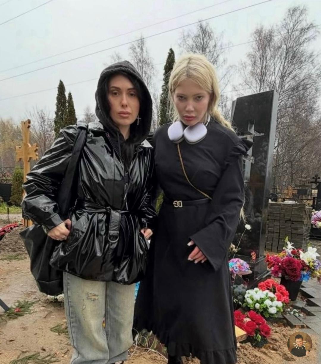 Бывшая жена Паши Техника и Юля Финесс вместе навестили его могилу — но не обошлось без скандала