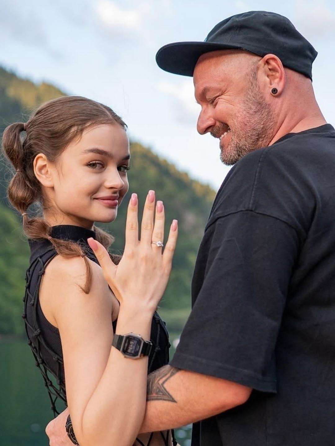 19-летняя актриса Александрина Олексюк считает, что ей удалось создать надёжный и устойчивый брак с 50-летним режиссёром. 🙏 😇😇😇