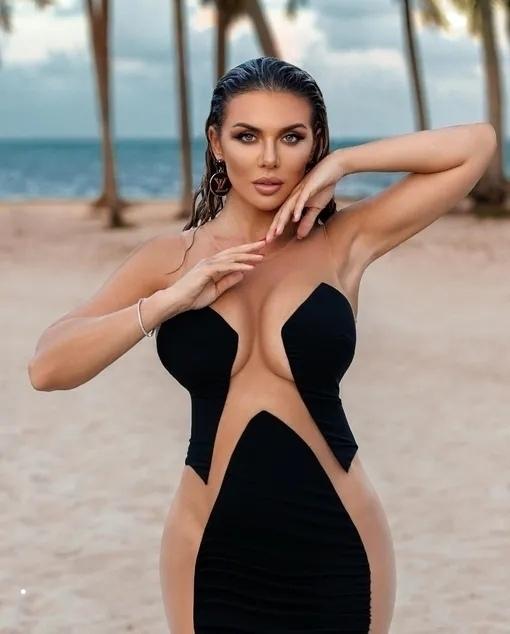 «Заморозить» время: Анна Седокова планирует выглядеть на 30 даже в свои будущие 60. Отметив 40-летний юбилей, артистка заявила, что у неё уже готов детальный план по сохранению красоты. Главная ставка сделана на образ жизни, а не на магию или случай.