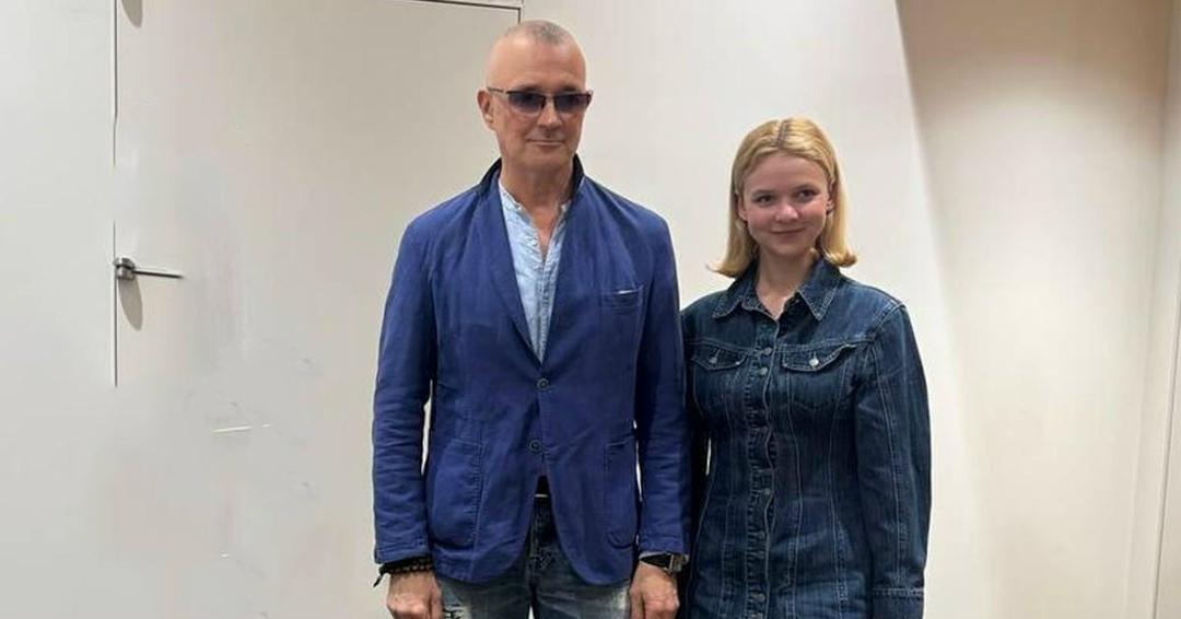 Егор Бероев вышел в свет с молодой возлюбленной.