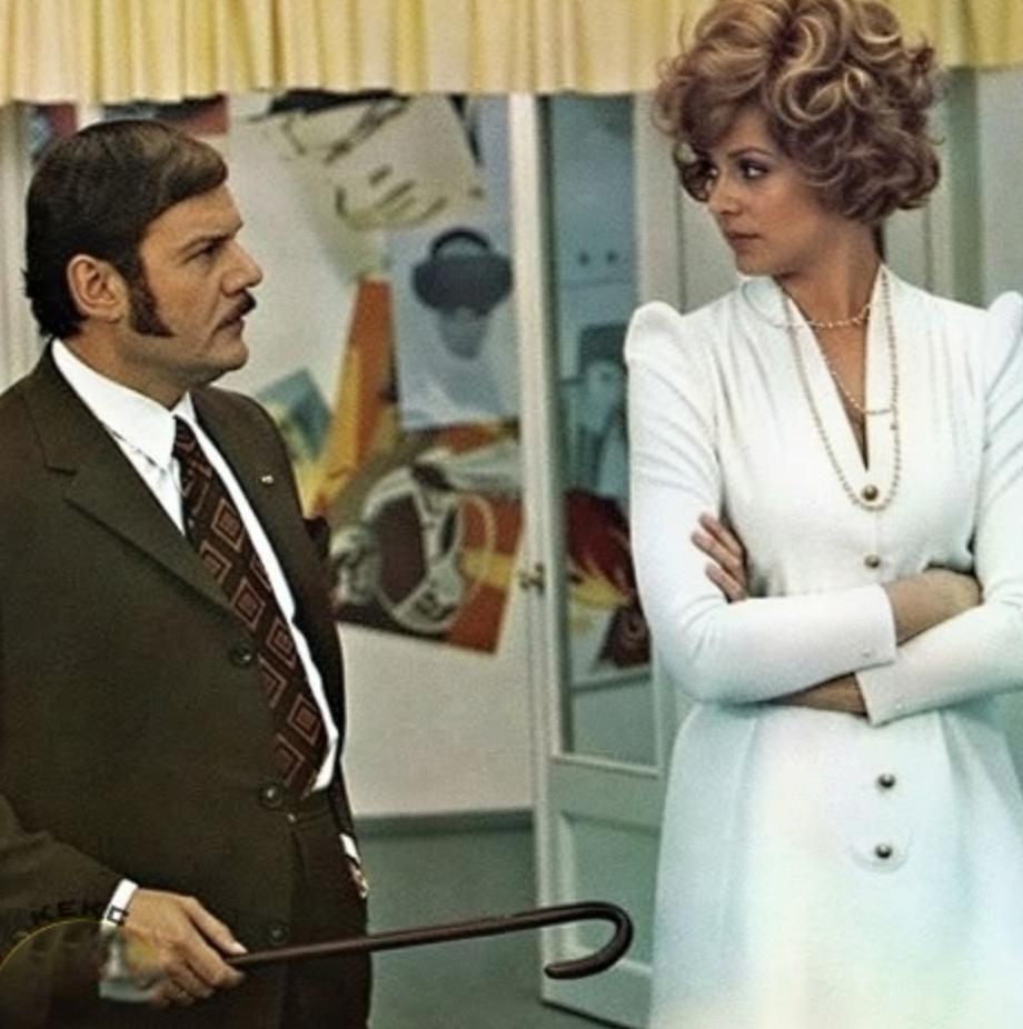 Когда Леонид Гайдай задумал, что героиня Натальи Селезнёвой должна выглядеть по последней моде, он обратился именно к молодому, но уже успешному кутюрье Вячеславу Зайцеву