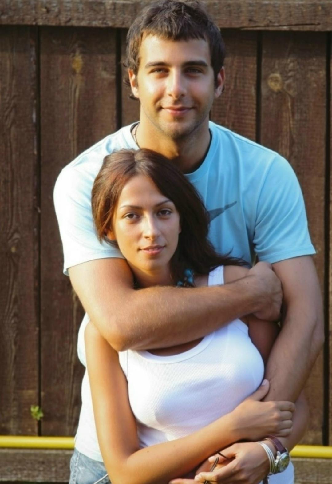 Иван Ургант вместе с супругой Натальей празднуют двадцатилетие совместной жизни, которое называют «фарфоровой свадьбой».