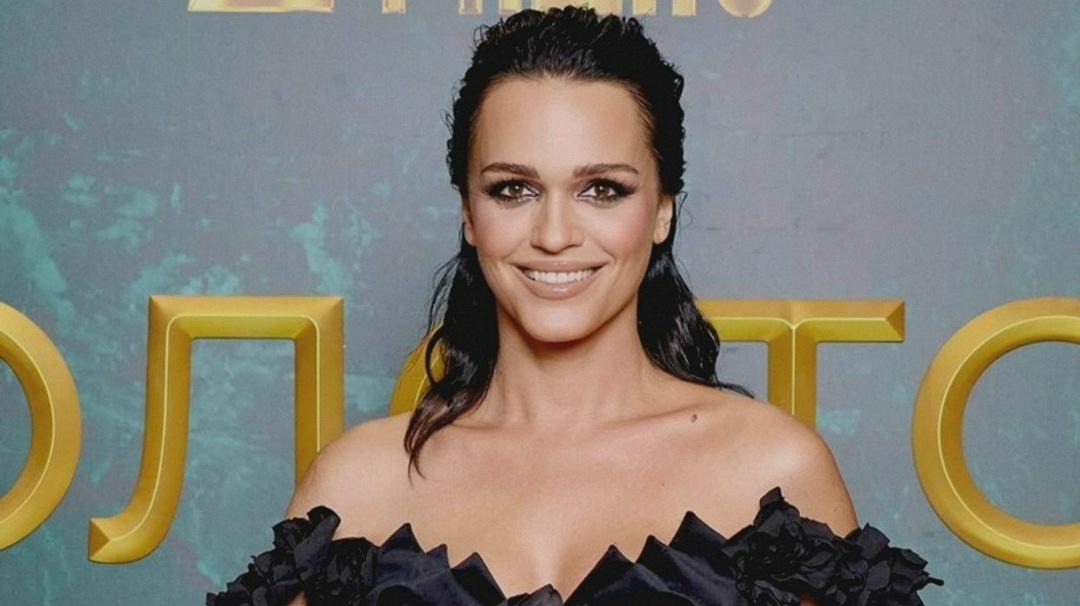 Певица Слава снялась в гламурном образе после скандального концерта в Пензе.