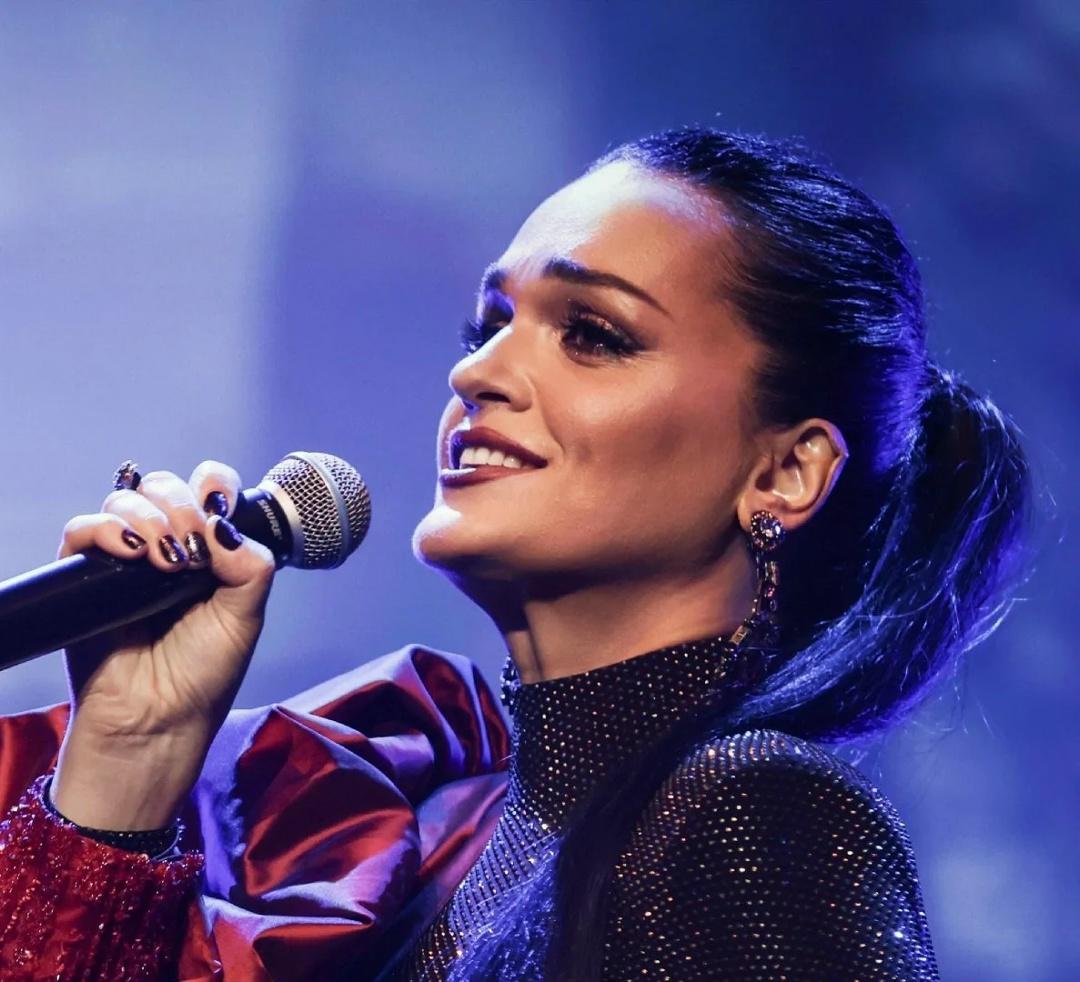 «Что-то Волочковой потянуло»: певица Слава разделась в гримерке и вызвала оторопь у фанатов.