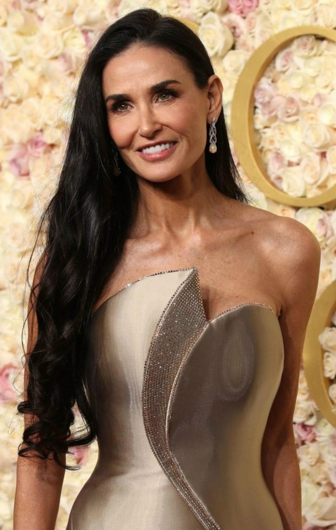 «Муж вынудил меня заняться сексом втроём»: Деми Мур откровенно рассказала о браке с Эштоном Кутчером