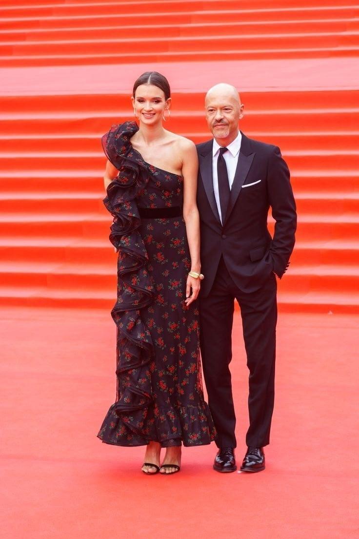 Паулина Андреева подала заявление на развод с Фёдором Бондарчуком. В прошлом году она уже сообщала о разрыве с Фёдором, а теперь стало известно, что дело дошло до официального развода.