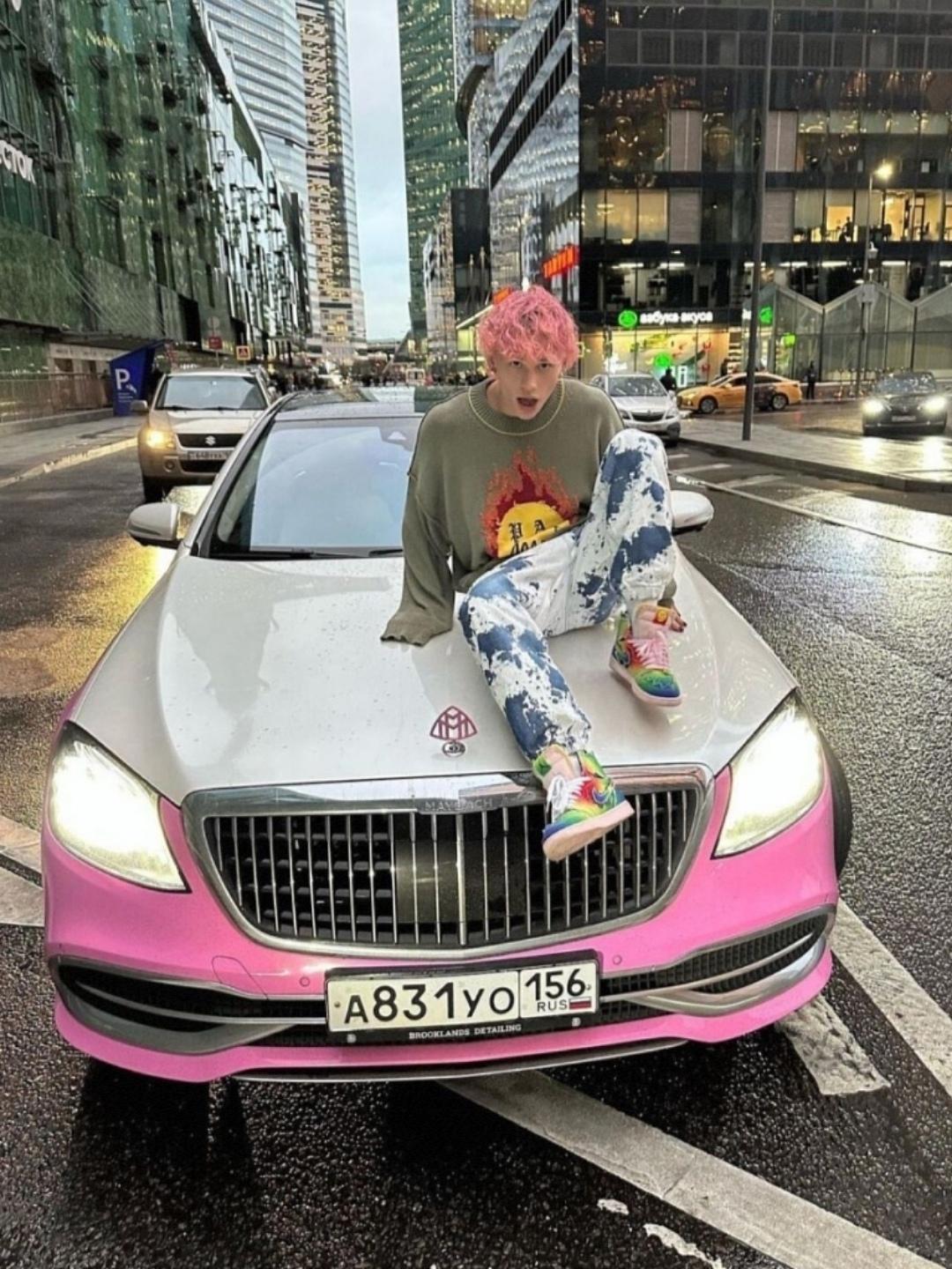 Совсем недавно Даня Милохин считался одним из самых перспективных актеров и музыкантов в стране, завоевывая сердца миллионов поклонников своим талантом и харизмой.