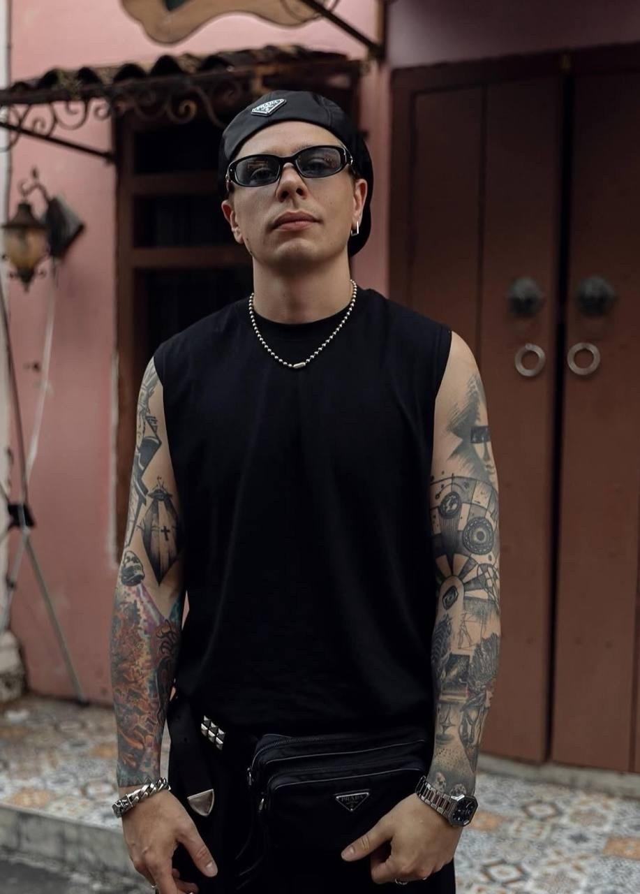 Юморист Сергей Орлов порадовал своих поклонников свежей фотосессией