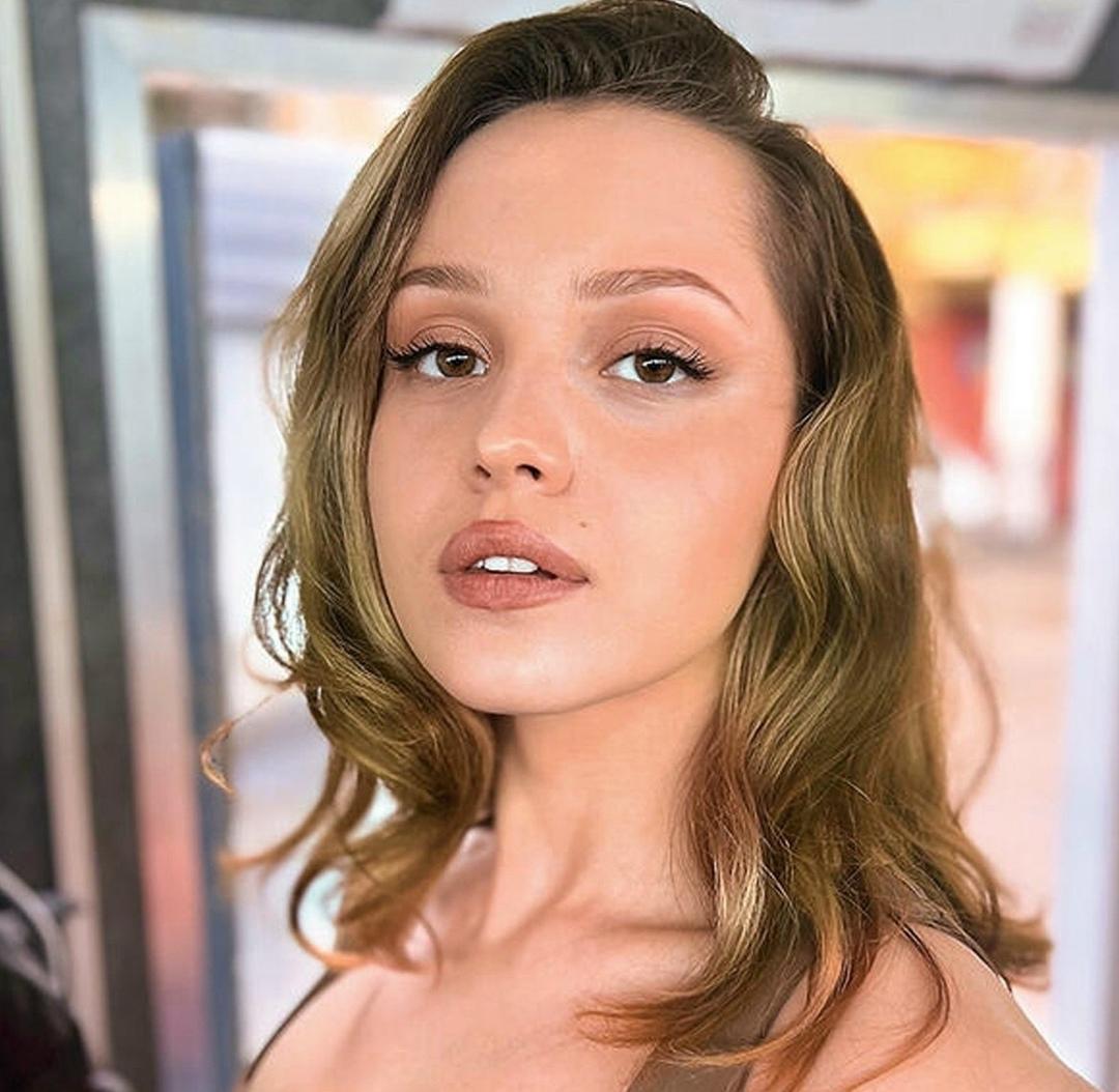 24-летняя актриса Василина Юсковец, знакомая зрителям по ролям ярких красавиц в сериалах «Ивановы-Ивановы» и «Жизнь по вызову», поделилась очень искренним и тяжёлым признанием