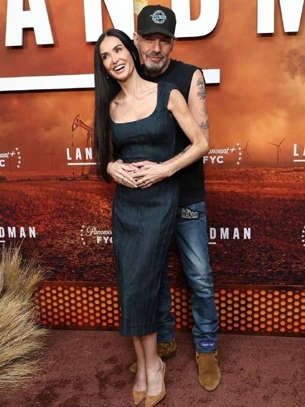 Деми Мур и Билли Боб Торнтон, бывший супруг Анджелины Джоли, вместе представили в Лос-Анджелесе второй сезон проекта «Лэндмен». Актеры, исполняющие в сериале главные роли, выглядели очень счастливыми и буквально сияли на красной дорожке.