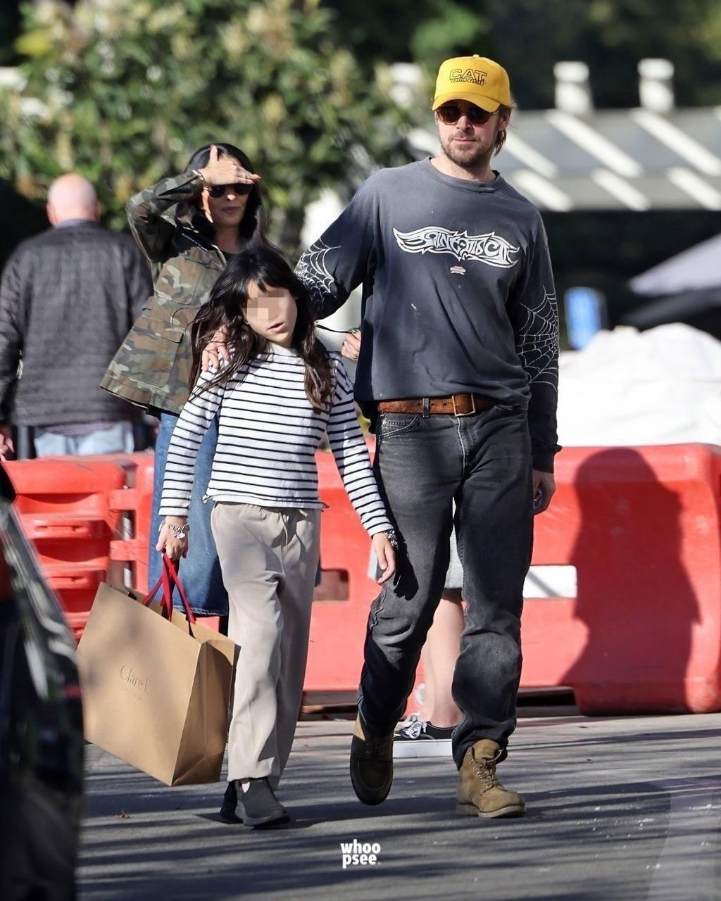 Папарацци поймали Райана Гослинга и Еву Мендес с их дочерьми ❤️