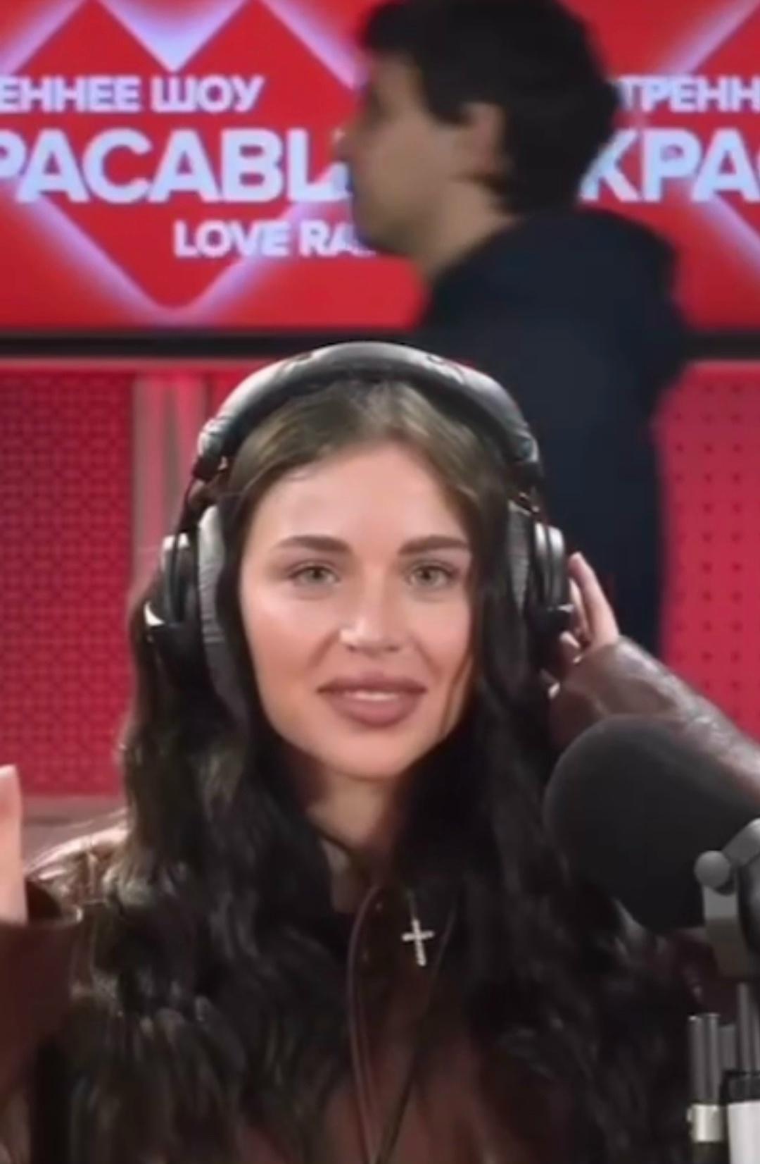 Адель Вейгель заявила что её первый в жизни поцелуй был с Литвиным