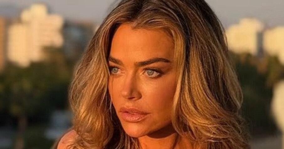 Дениз Ричардс впервые появилась на публике после откровенного признания о перенесённой пластической операции.