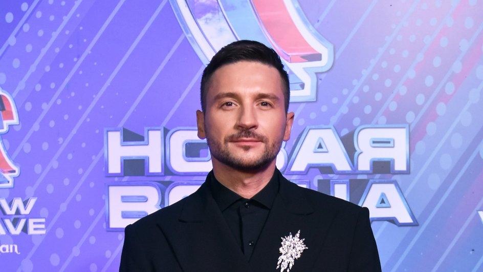 Сергей Лазарев показал праздничное фото в честь своего 43-летия.