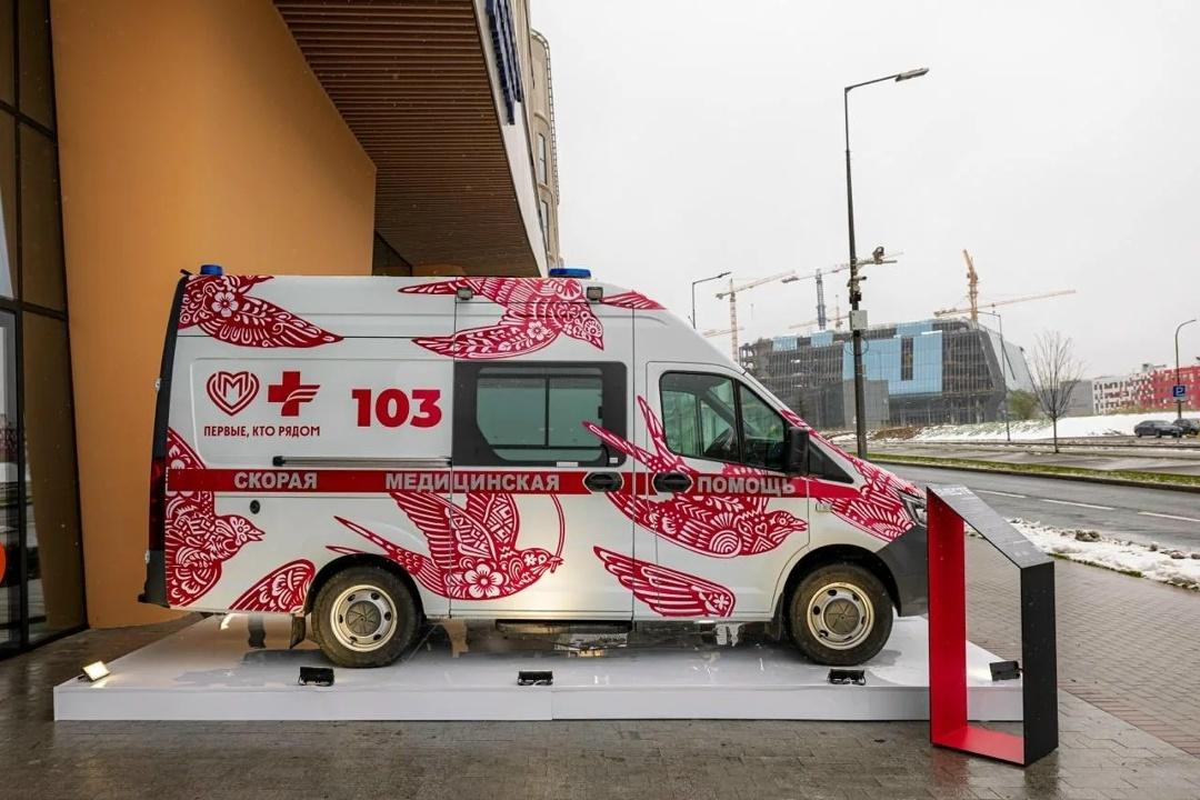 Арт-объект Скорая летит на помощь появился на международной выставке ВМЕСТЕ в Сколкове в День работников скорой помощи