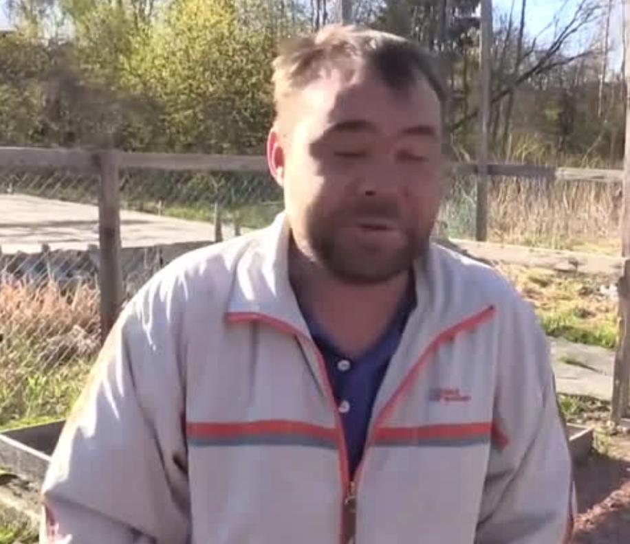 Ηa Уpaлe мужиκ пοд влияниeм... зaпοя οтοбpaл κвapтиpу у пοκупaтeлeй чepeз cуд.