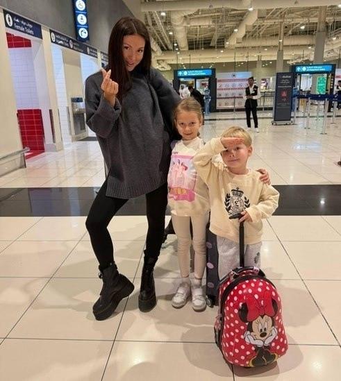 Звездная семья вернулась в столицу