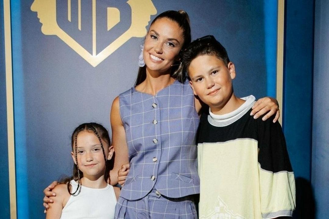 Совсем недавно Агата Муцениеце организовала уютный и сердечный праздник в честь дня рождения сына Тимофея — это был настоящий семейный праздник! 😍