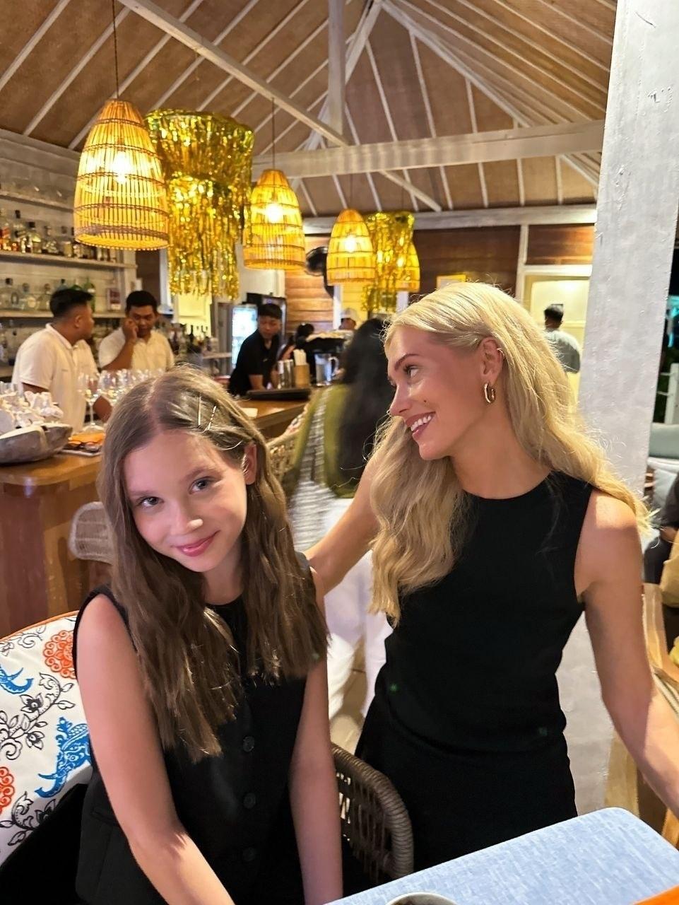 Кристина Асмус опубликовала снимок с отдыха вместе с дочерью Настей.