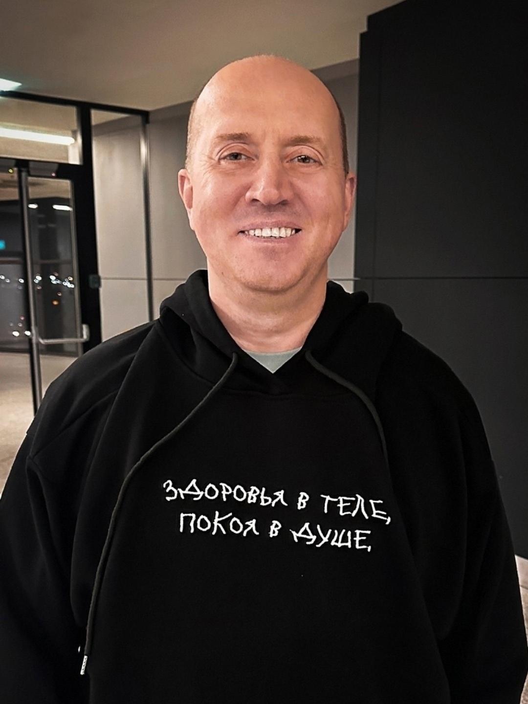 48-летний артист Сергей Бурунов, по всей видимости, возобновил отношения с Екатериной Леви, которая младше его на 12 лет 💔