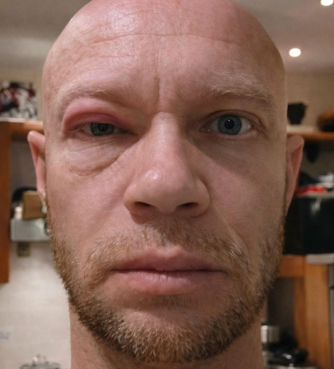 Из-за Дмитрия Хрусталёва рейс задержали