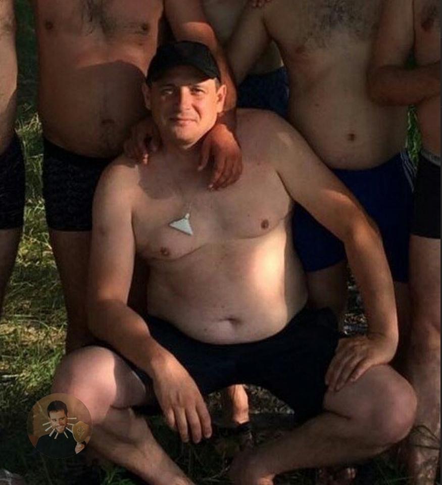 Вот так присядешь с друзьями — и сразу начнётся магия.