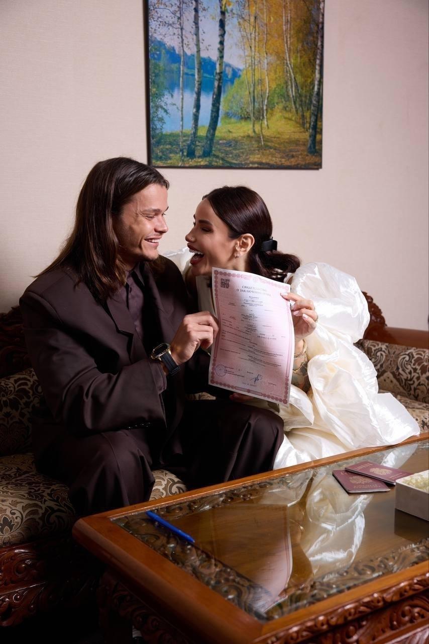 Айза и Степан Кузьменко заключили официальный брак