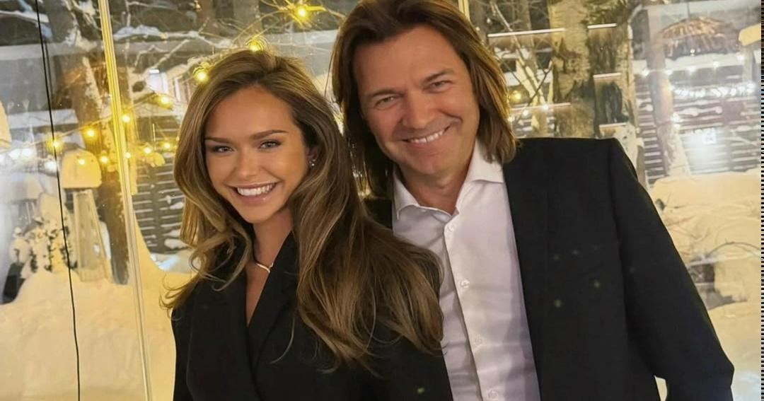 Стефания Маликова показала трогательные фото со своими родителями