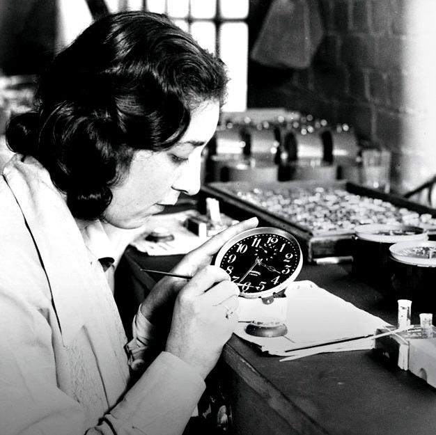 Им сказали облизывать кисточки. Кисточки были с радием