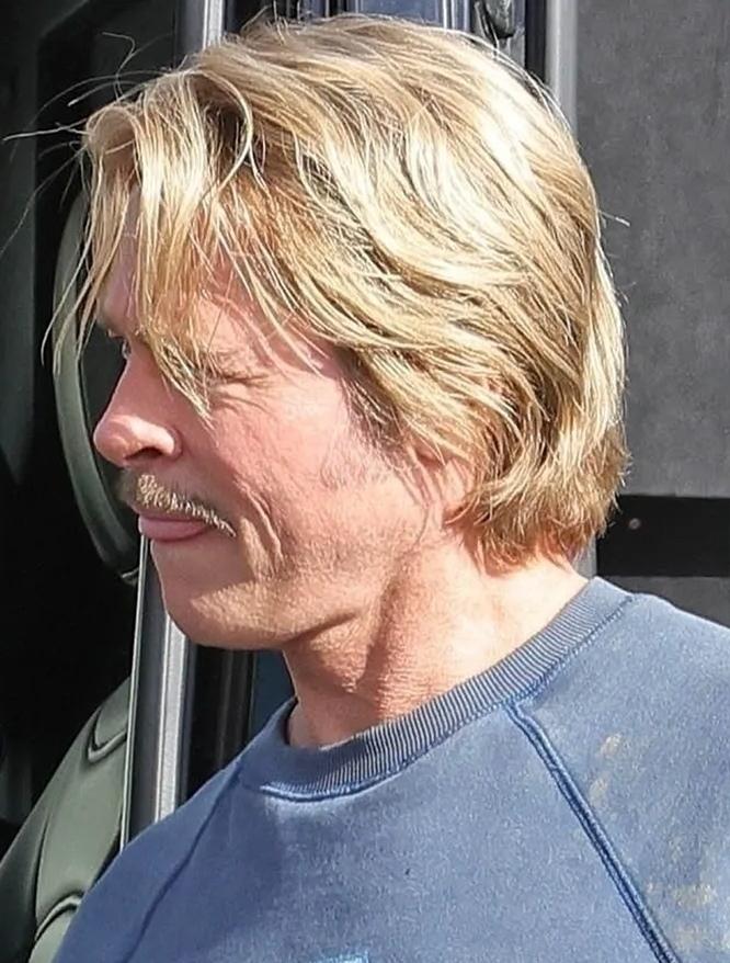 Анджелина Джоли, вероятно, сильно рассмеялась: Брэда Питта осмеяли из-за нелепых усов и парика.