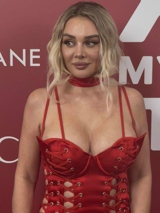 Шнурки затянуты до максимума и могут порваться в любой момент😅