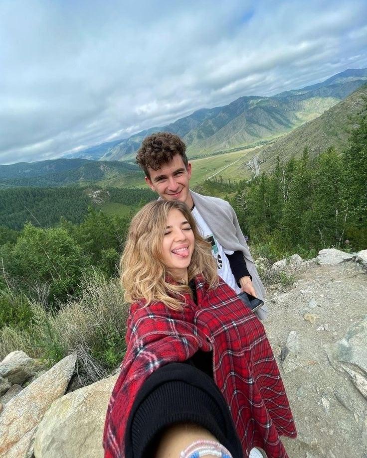 Аня Покров и Артур Бабич пригласили Криштиану Роналду на своё торжество.