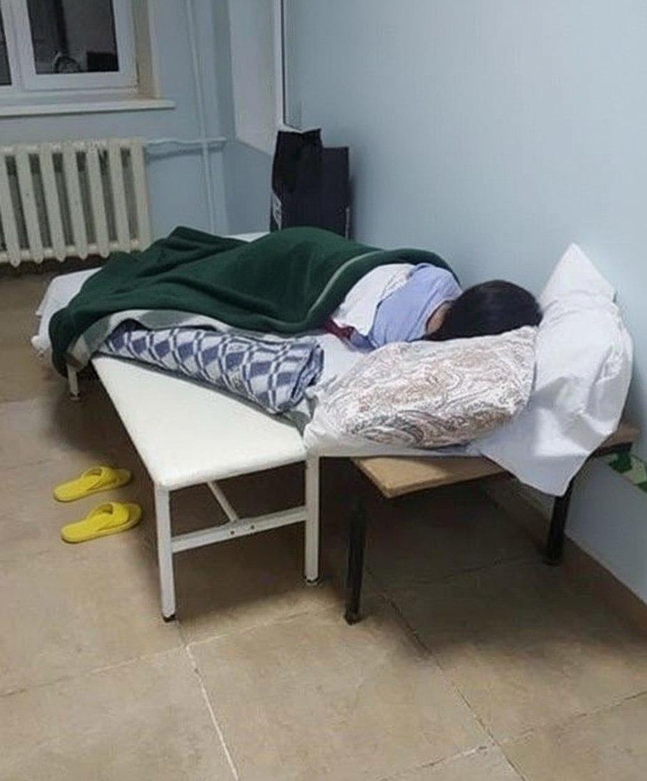 В Новосибирске школьницу ночью увезли в больницу.