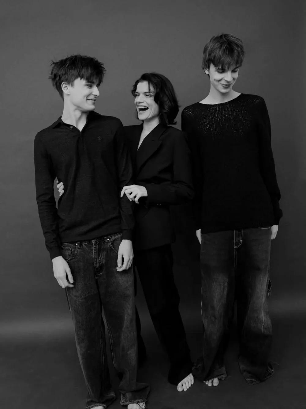 Анна Азарова продемонстрировала своих повзрослевших сыновей-близнецов.