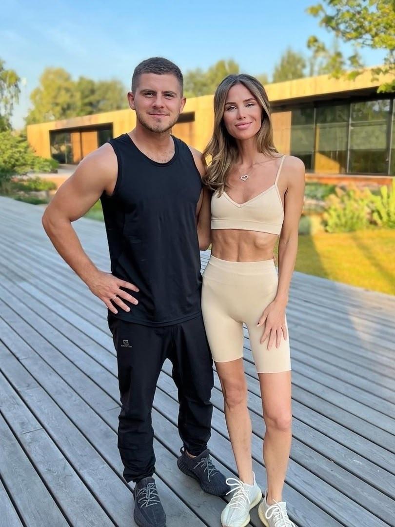 37-летняя певица Алекса, несмотря на счастливые отношения с фитнес-тренером Вячеславом Дайчевым, продолжает сталкиваться с упрёками в том, что якобы «забрала мужчину из семьи».