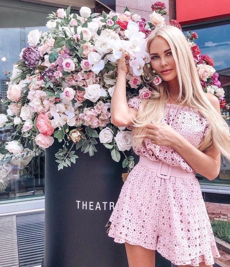 Мария Погребняк выразила свою солидарность с Екатериной Волковой, резко осудив её увольнение из Театра комедии.