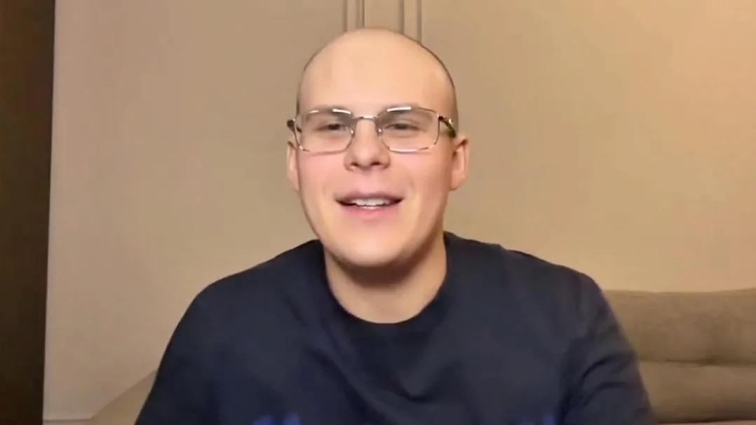 Токсис сделал пересадку волос.