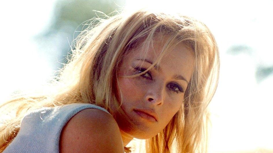 90-летняя Урсула Андресс, сыгравшая девушку Бонда, стала жертвой мошенников.