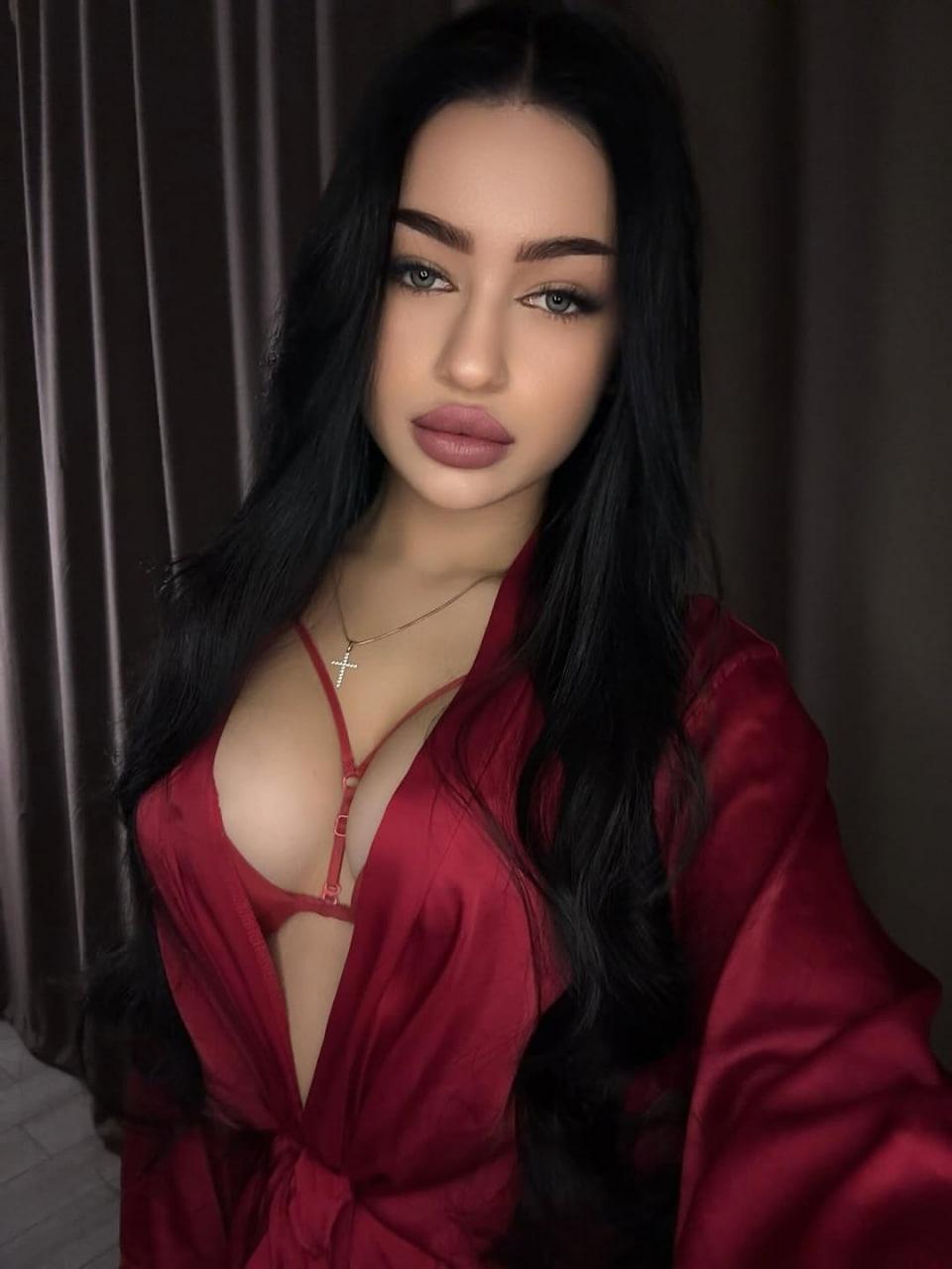 Мне изменил муж. Виктория. Мне 27 лет. Не терплю не верных. Ищу верного и надежного парня, сама скромная и верная.