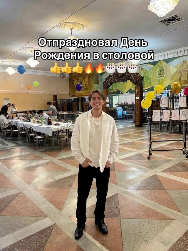 &#127874; Мужчина рассказал, как праздновал свой день рождения в столовой.