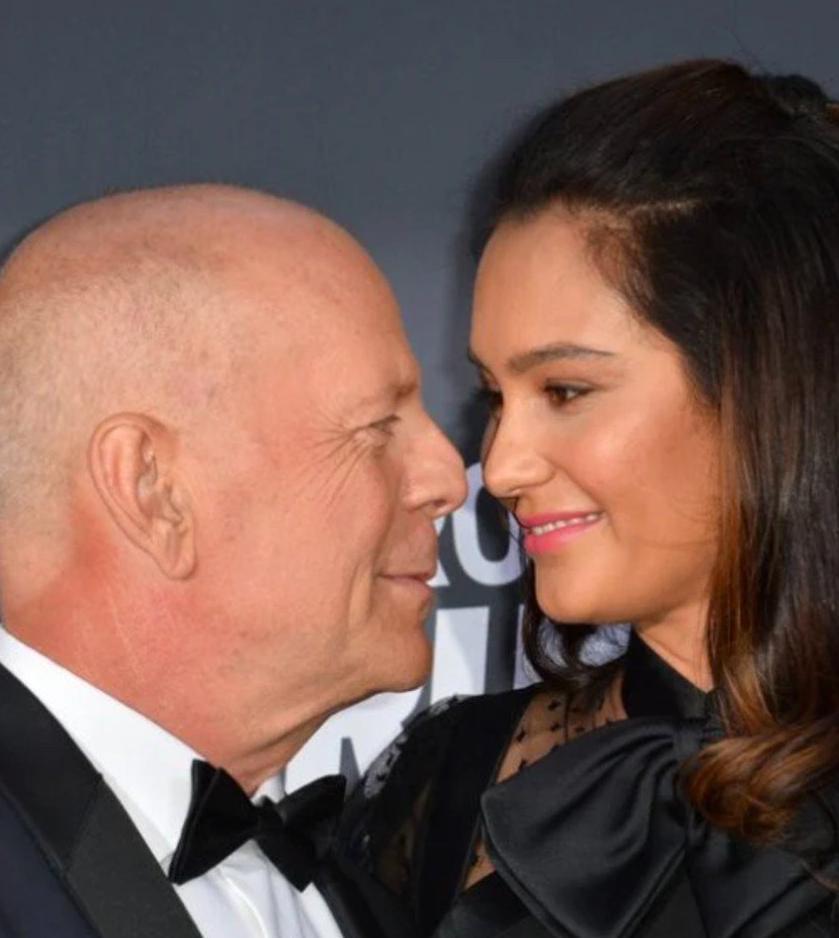 Супруга Брюса Уиллиса озвучила болезненную правду, с которой сталкиваются многие семьи, борющиеся с деменцией: невозможно справиться со всем самостоятельно и при этом оставаться любящим человеком.